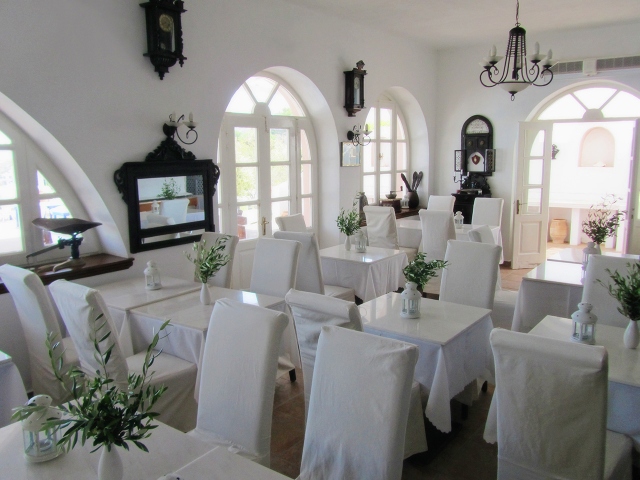 12-Islands Bar & Bistro