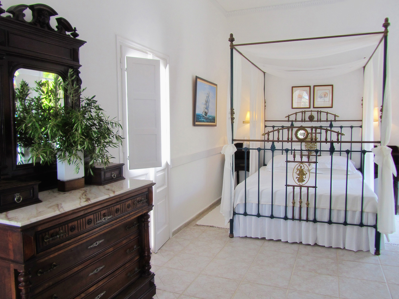 Rooms & Suites